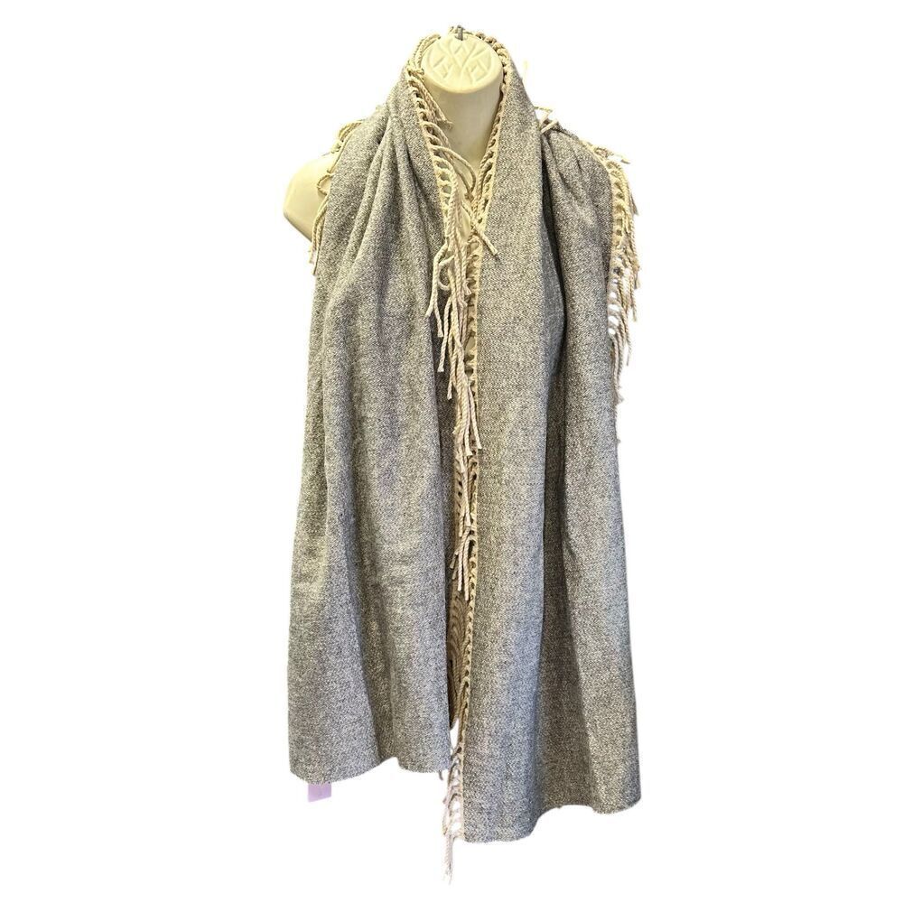 GAYNOR BONGARD Fringed EdgeโScarf NWT
